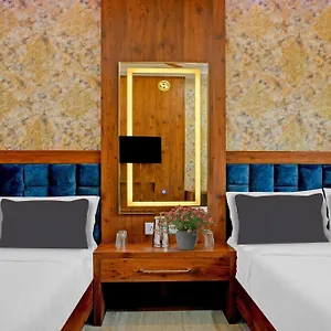 *** Hotel Collection O Shaurya India