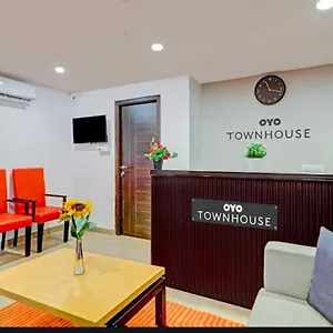 *** Hotel Townhouse Rohini Near Rithala Metro Station India